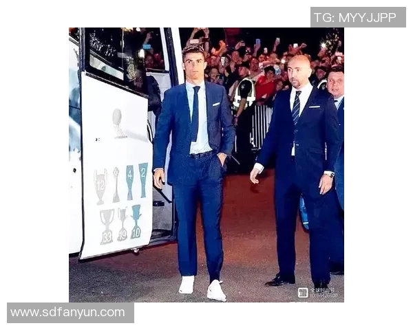 足球明星时尚穿搭大比拼谁的造型最吸引眼球 足球明星时尚穿搭大比拼谁的造型最吸引眼球